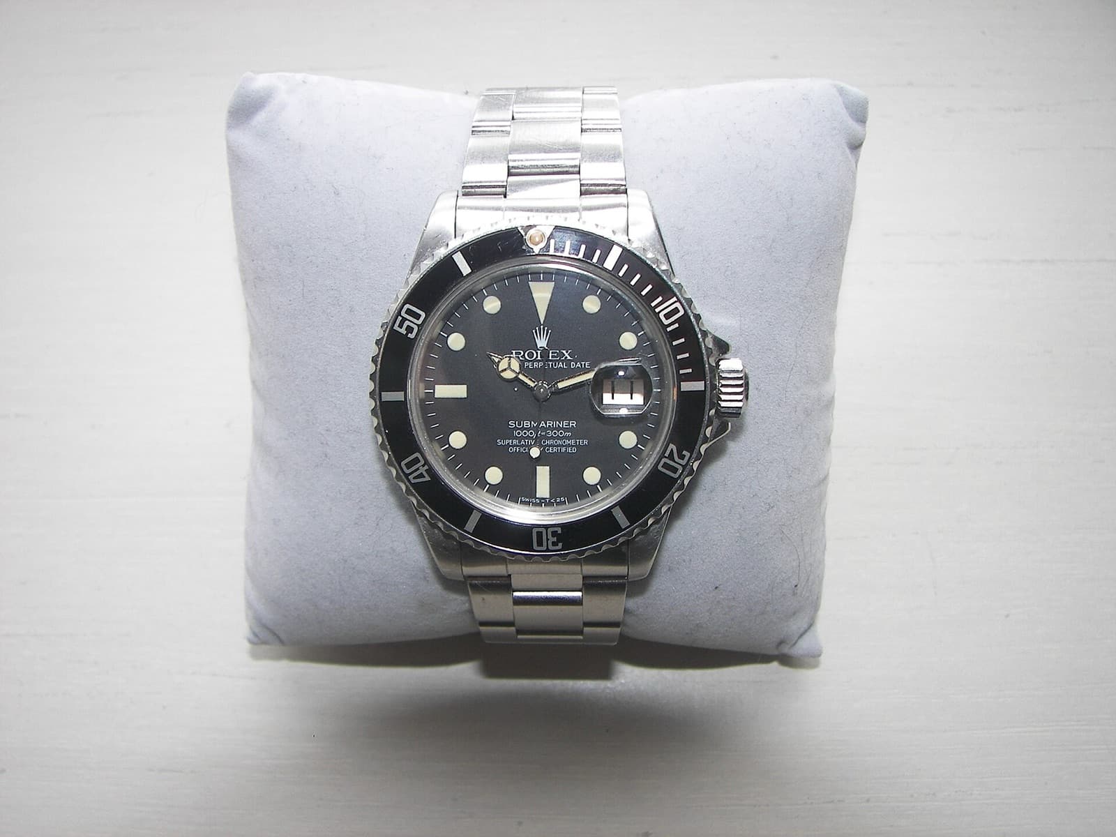 🌊 Beneath the Waves: The Quiet Legend of the Rolex Submariner